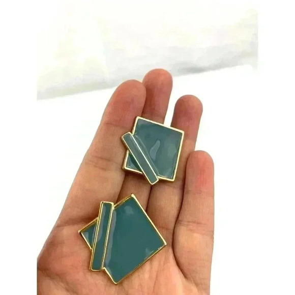 VTG Gold Tone Square Green Enamel Earrings Retro 1" Stamped R - Picture 3 of 11